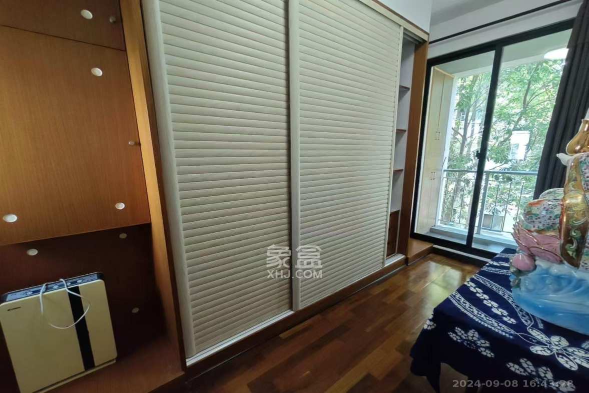 西街花园  3室2厅2卫    3600.0元/月室内图
