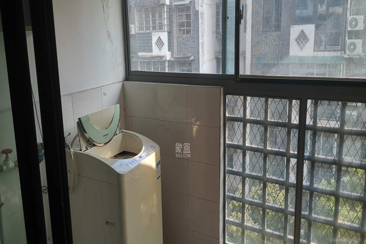 万煦园  3室2厅2卫   2600.00元/月室内图