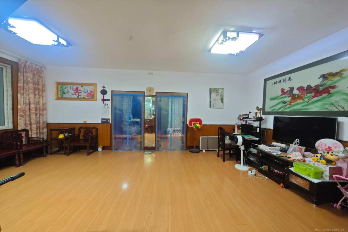 建国巷18号  3室2厅1卫   26.00万客厅