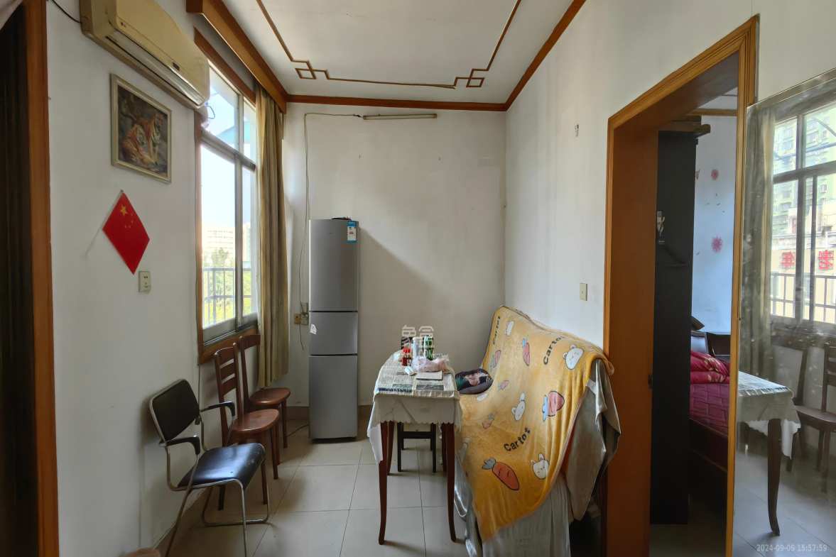 长沙市公路管理局城郊养护服务中心 2室2厅1卫 1500.0元/月 长沙市公路管理局城郊养护服务中心 2室2厅1卫 1500.0元/月室内图