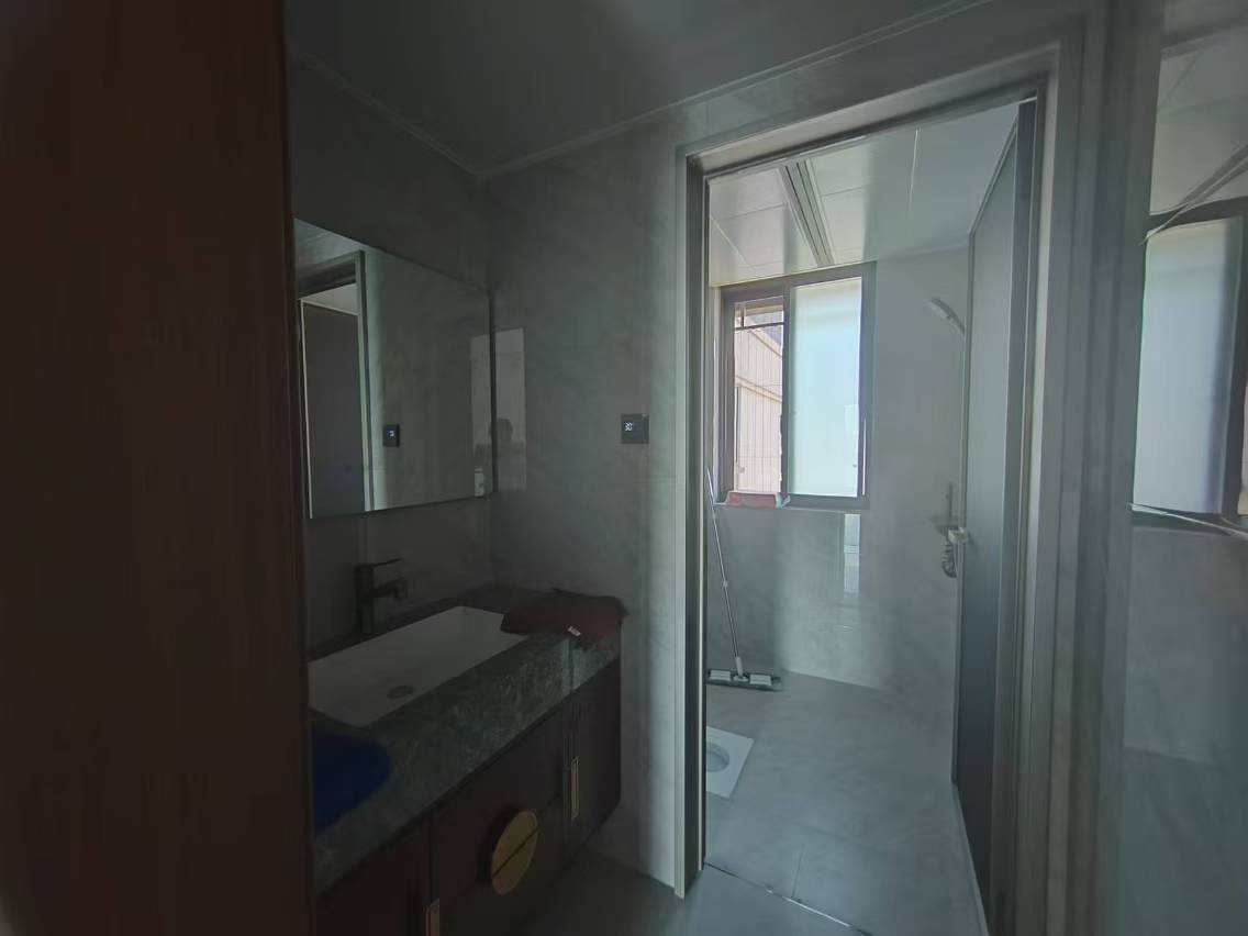 建发央著（悦发央著）  3室1厅2卫   145.00万客厅