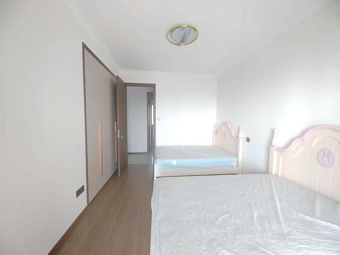 建发央著（悦发央著）  3室1厅2卫   145.00万客厅