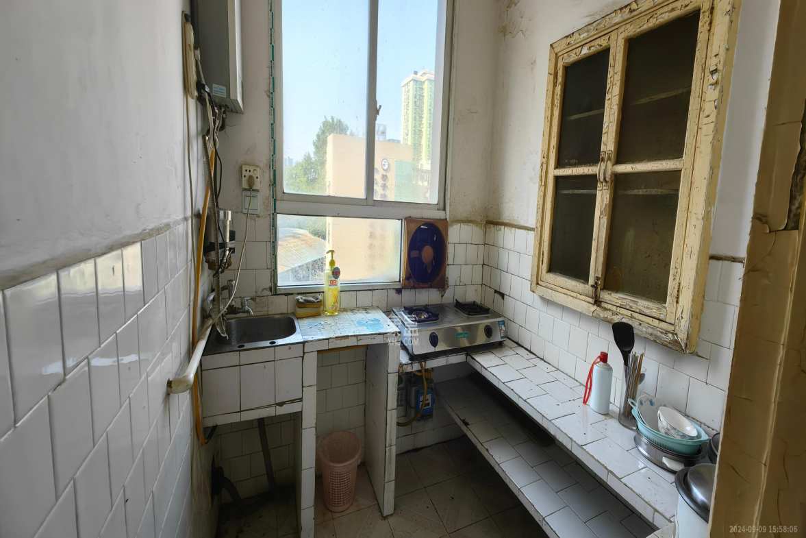 长沙市公路管理局城郊养护服务中心 2室2厅1卫 1500.0元/月 长沙市公路管理局城郊养护服务中心 2室2厅1卫 1500.0元/月室内图