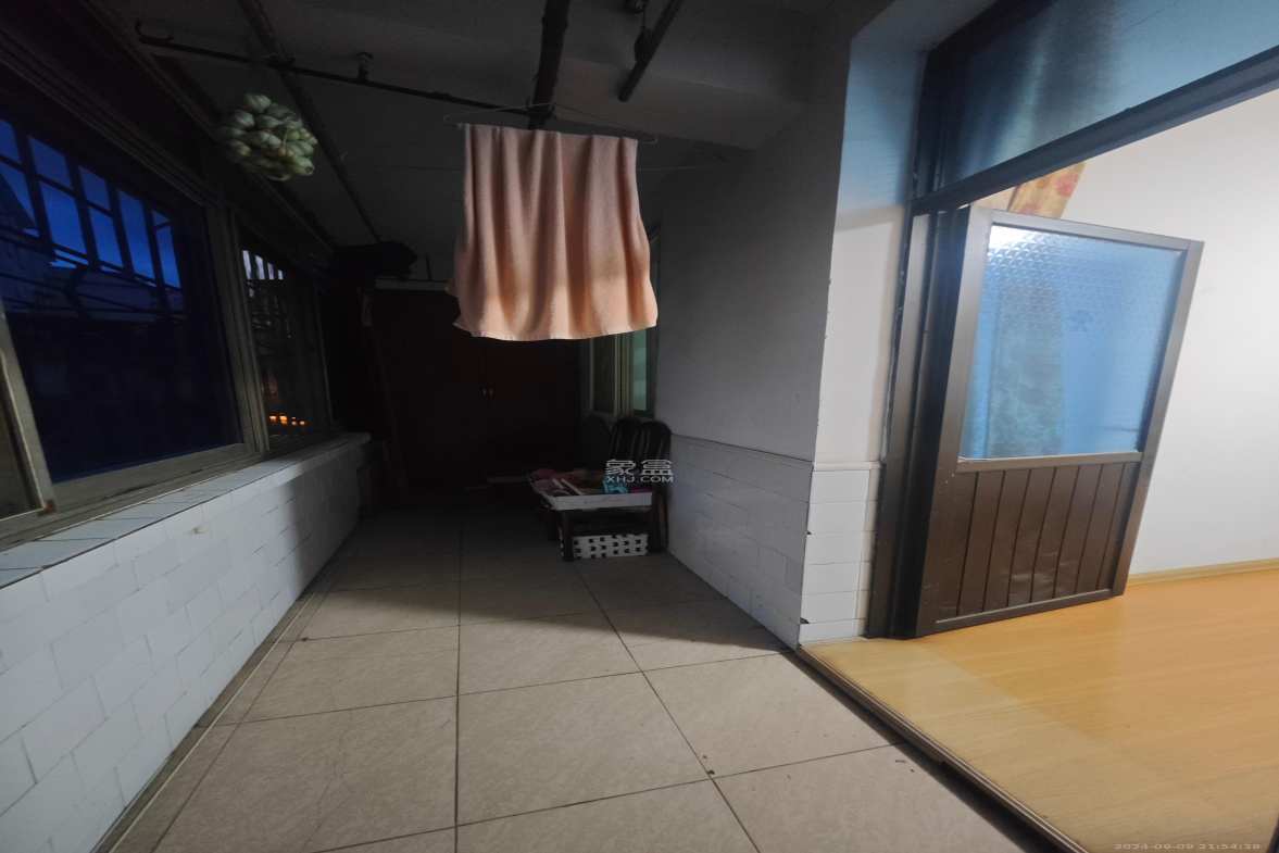 建国巷18号  3室2厅1卫   26.00万客厅