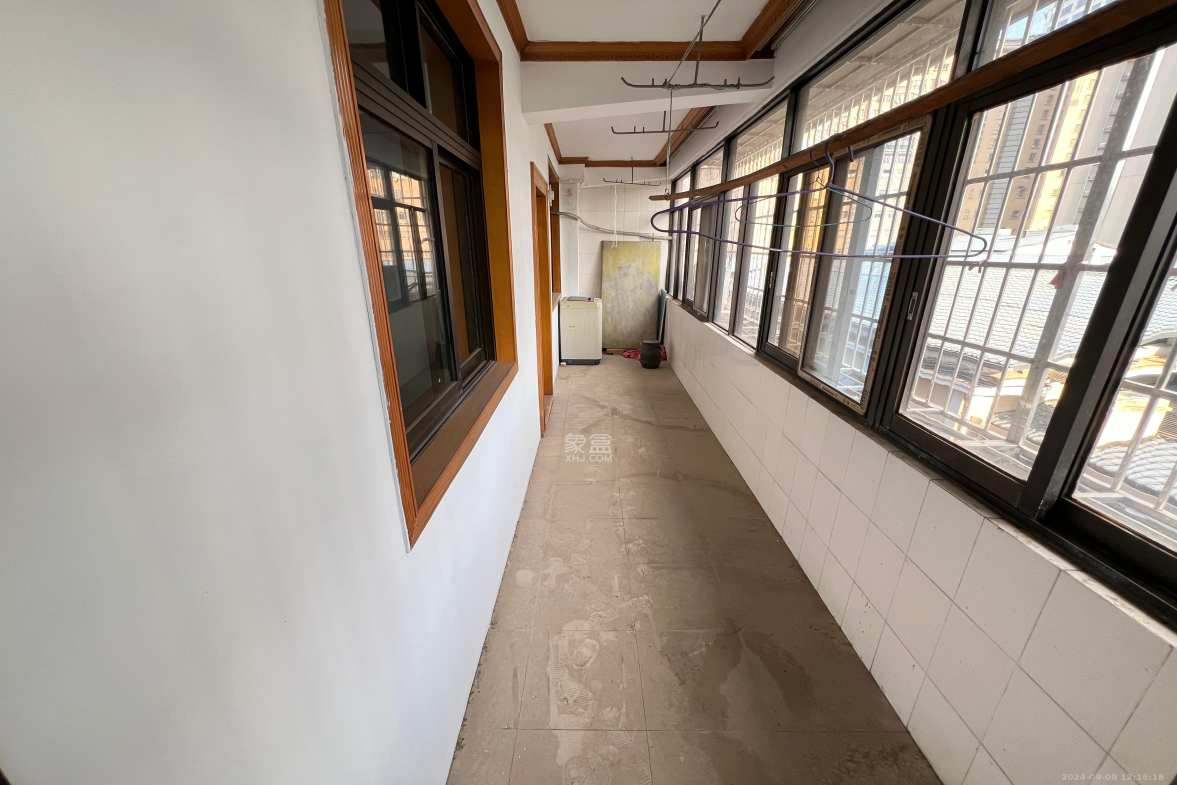 环城堤综合楼（产权如意街综合楼）  3室2厅2卫    2900.0元/月室内图