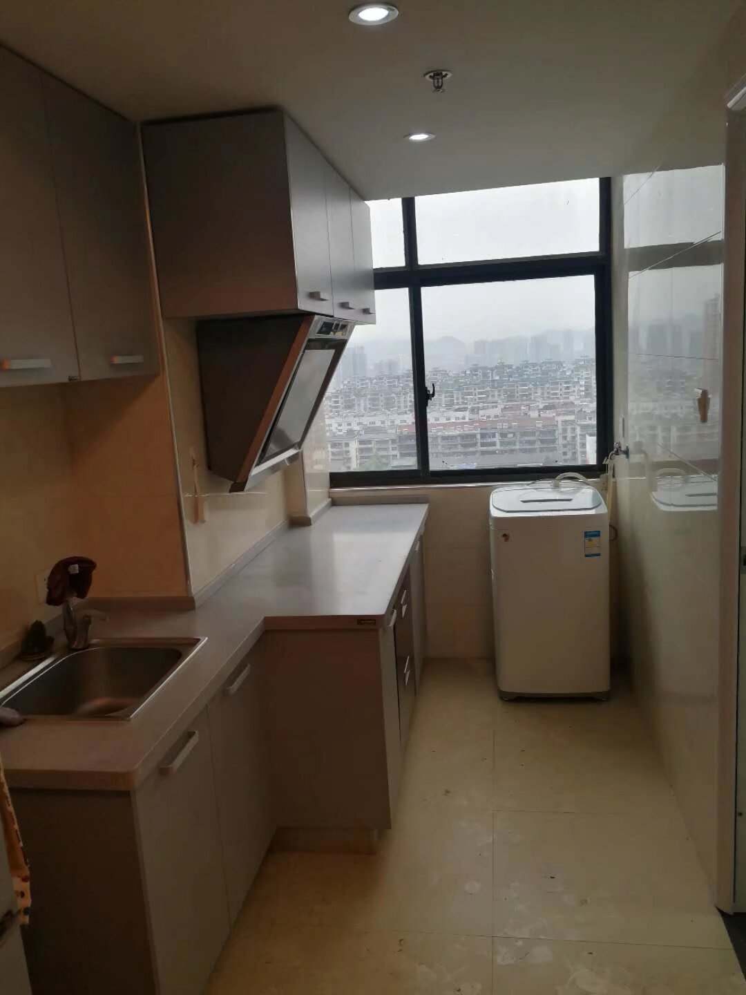 财智公馆大厦（瑞士国际酒店）  1室1厅1卫    1200.0元/月室内图