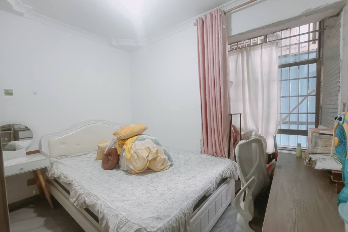 金色阳光  2室1厅1卫    1600.0元/月室内图