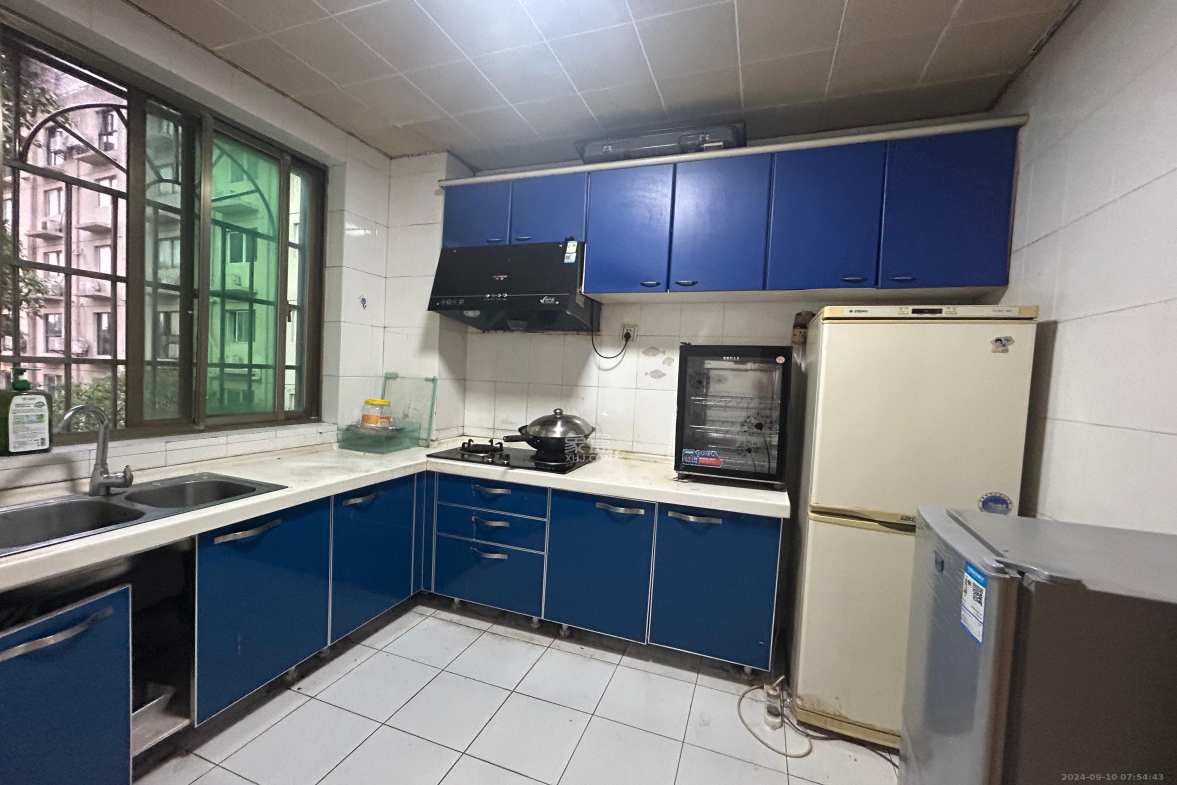 锦泰家园(锦泰商务大厦)  3室2厅1卫    2400.0元/月 锦泰家园(锦泰商务大厦)  3室2厅1卫    2400.0元/月室内图