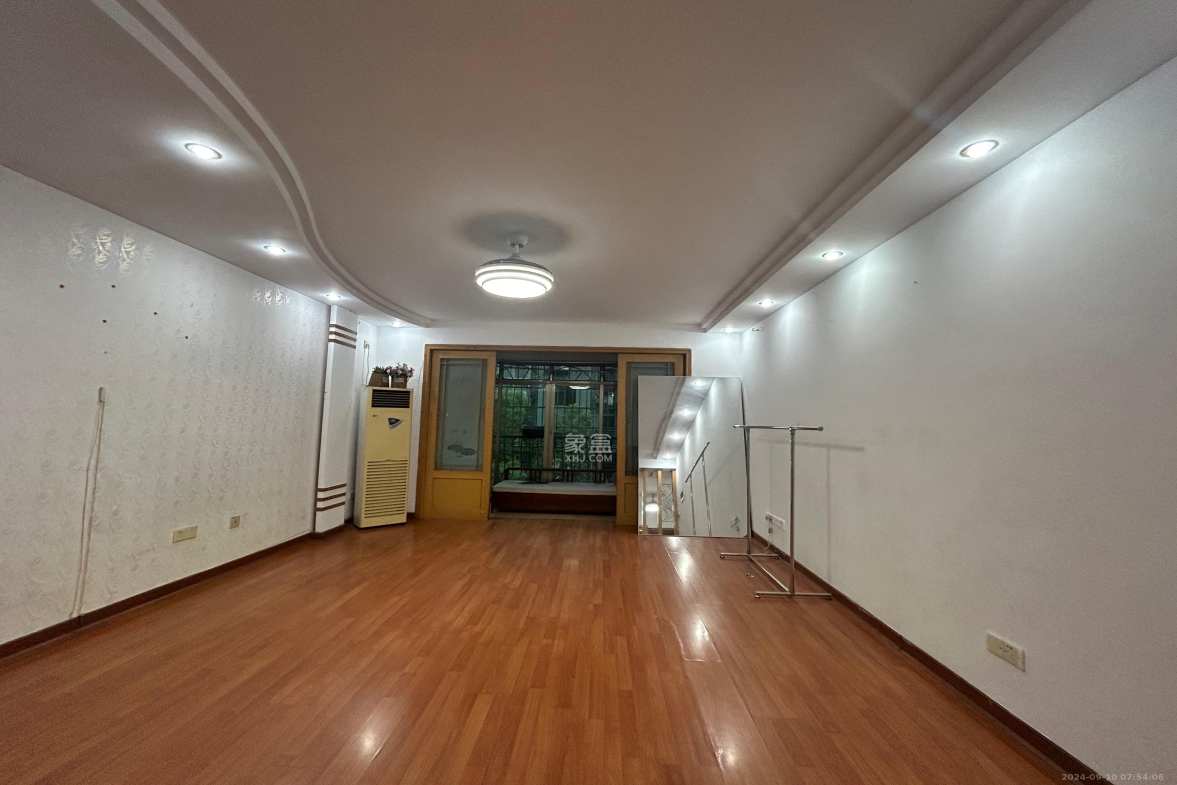 锦泰家园(锦泰商务大厦)  3室2厅1卫    2400.0元/月 锦泰家园(锦泰商务大厦)  3室2厅1卫    2400.0元/月室内图