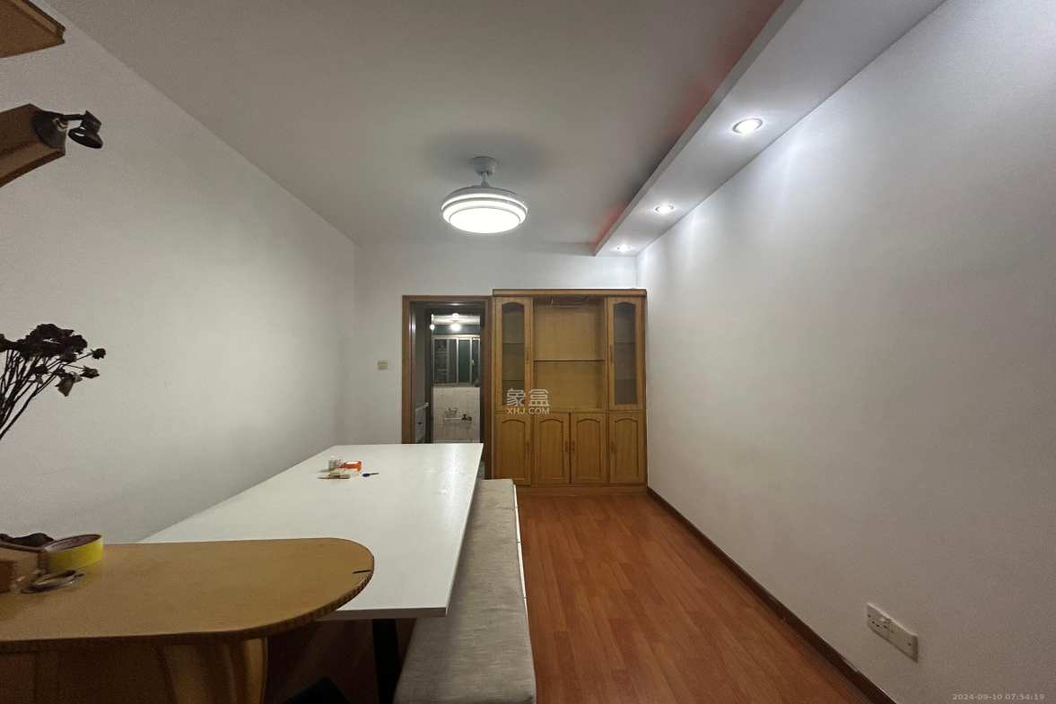 锦泰家园(锦泰商务大厦)  3室2厅1卫    2400.0元/月 锦泰家园(锦泰商务大厦)  3室2厅1卫    2400.0元/月室内图