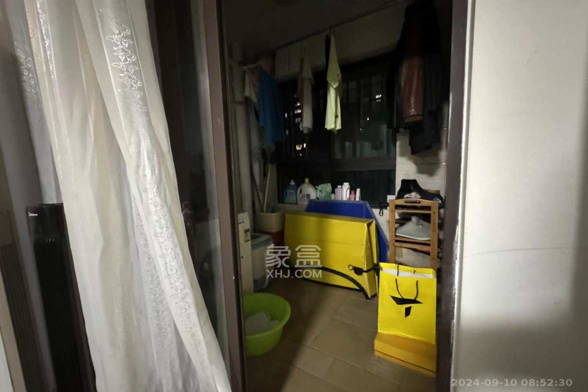 绿地中央广场  3室2厅2卫    2900.0元/月室内图