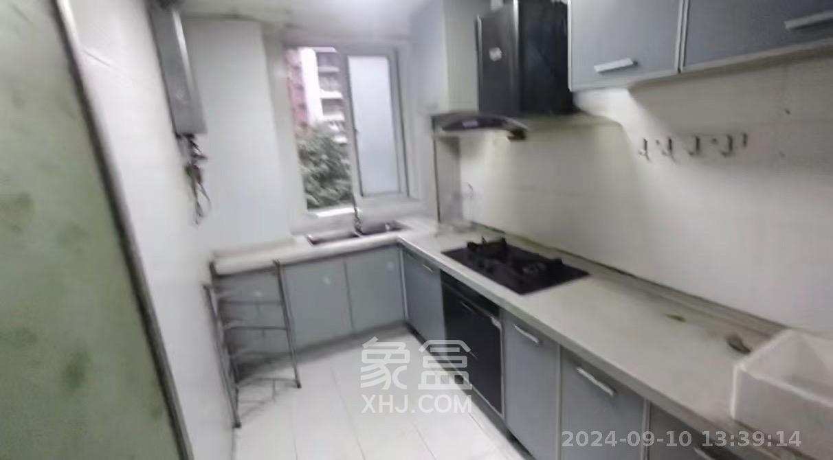 星蓝湾  4室2厅2卫    2700.0元/月室内图