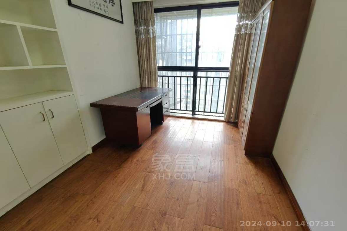 印象华都  4室2厅2卫   1700.00元/月室内图