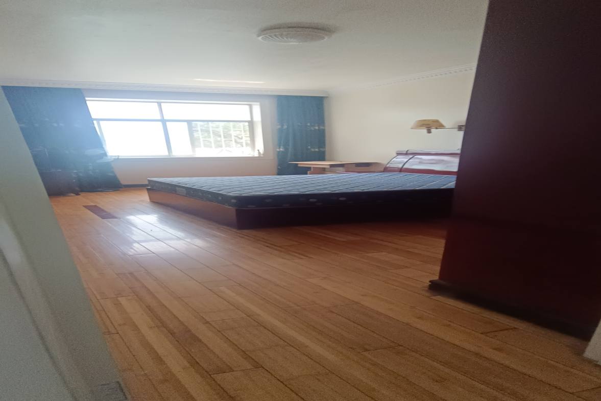 煤气公司家属楼  3室2厅2卫    1000.0元/月室内图