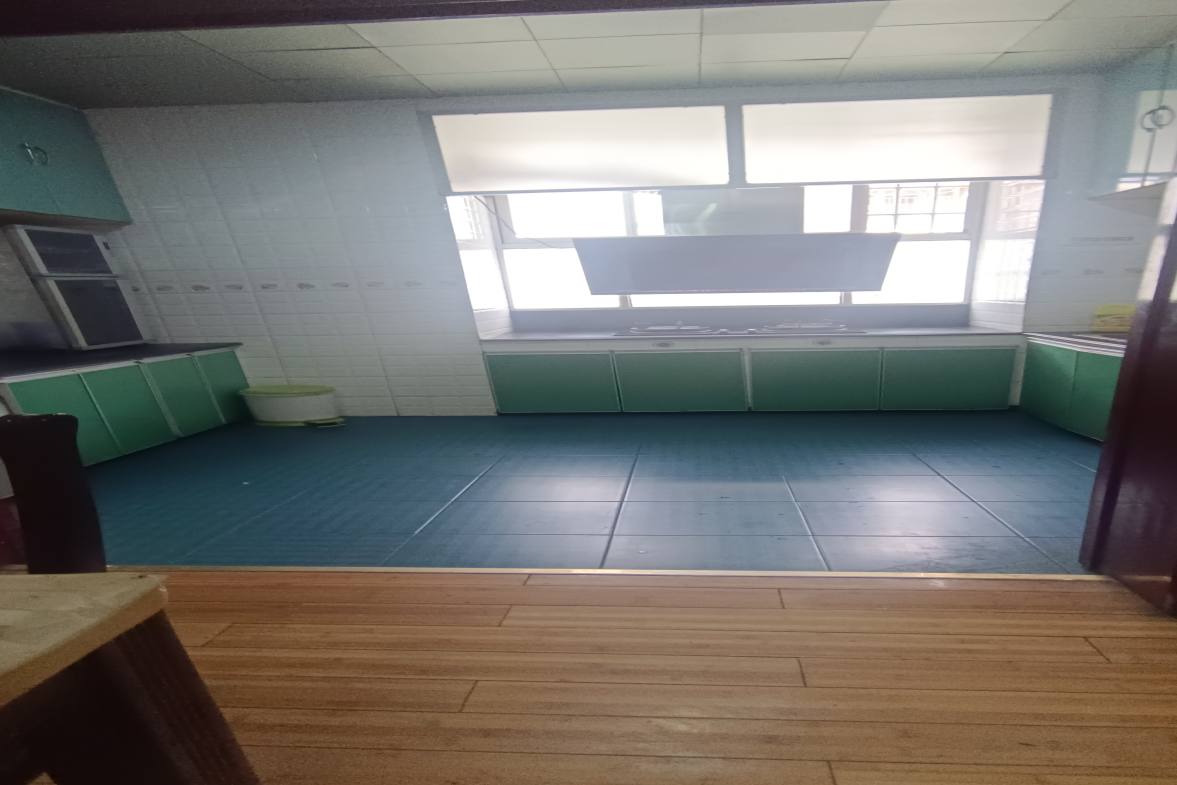 煤气公司家属楼  3室2厅2卫    1000.0元/月室内图