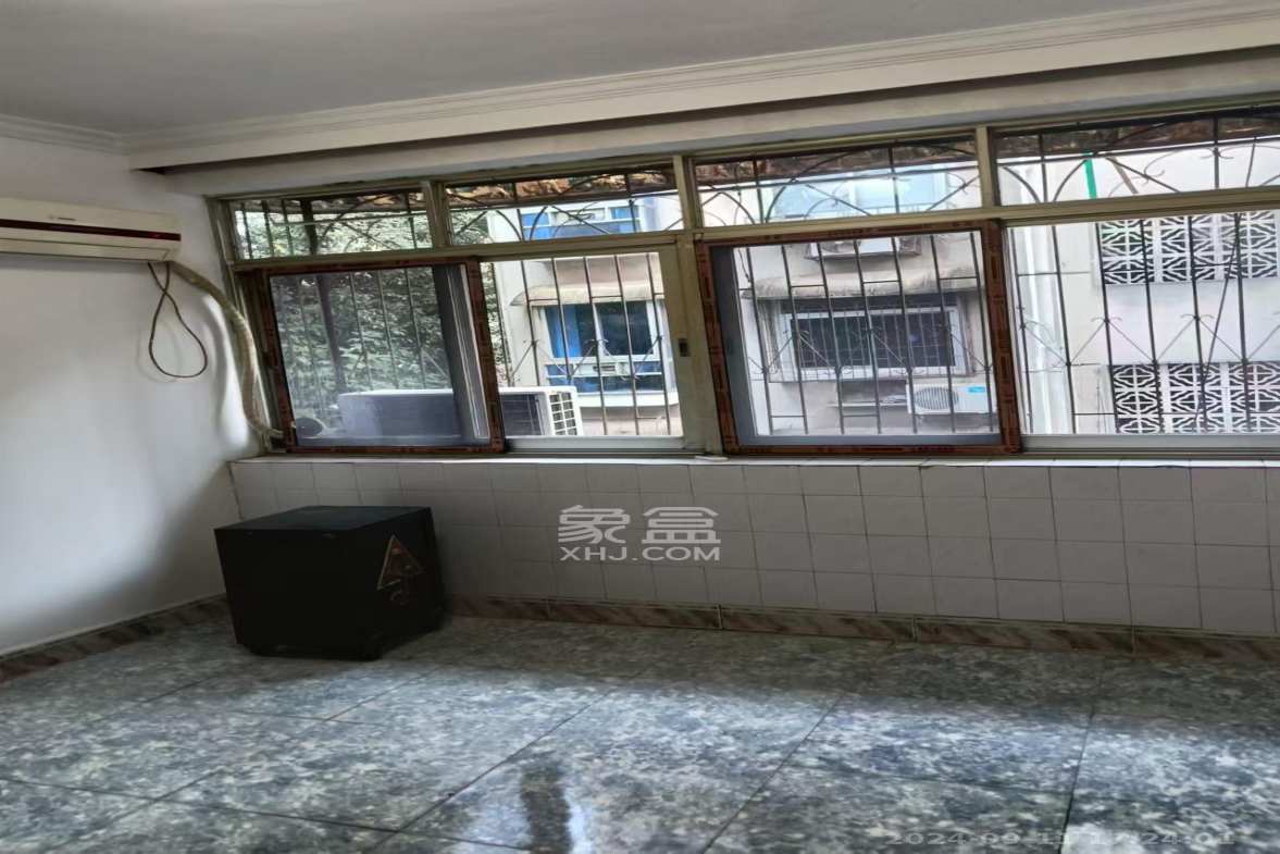 东瓜山二村  3室2厅2卫   2000.00元/月室内图