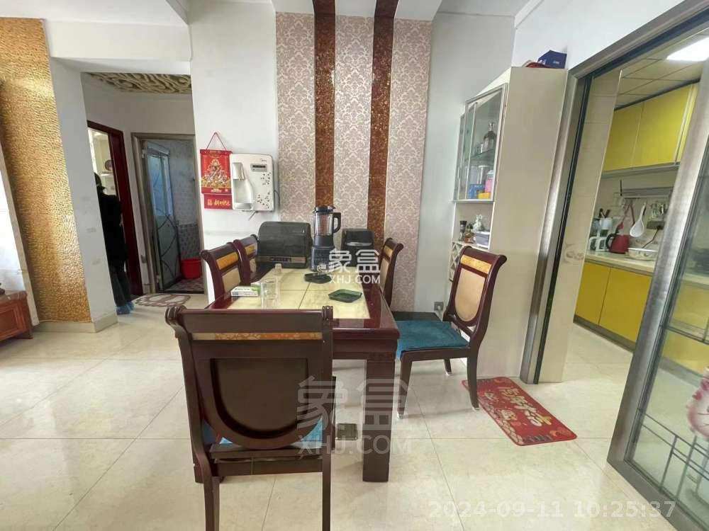城市风景  2室2厅1卫   1500.00元/月室内图