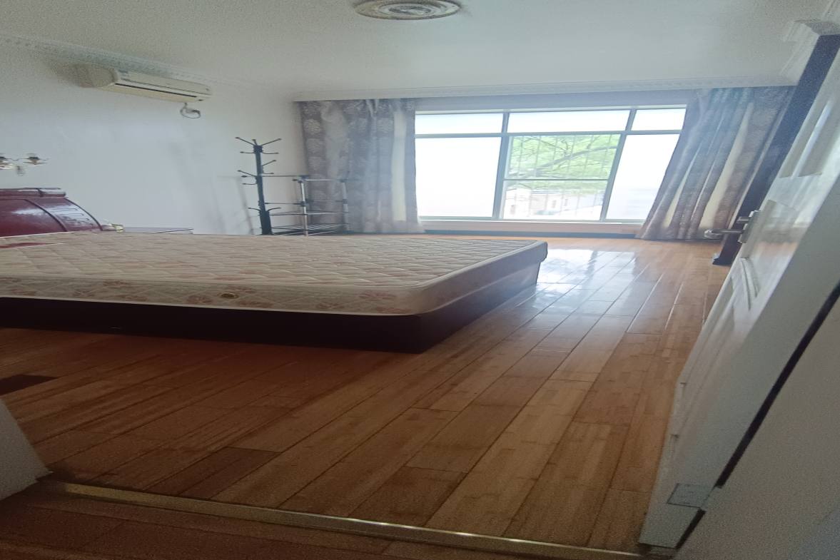 煤气公司家属楼  3室2厅2卫    1000.0元/月室内图