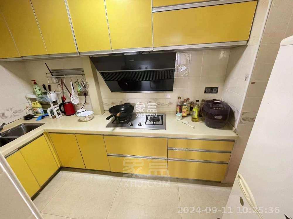 城市风景  2室2厅1卫   1500.00元/月室内图