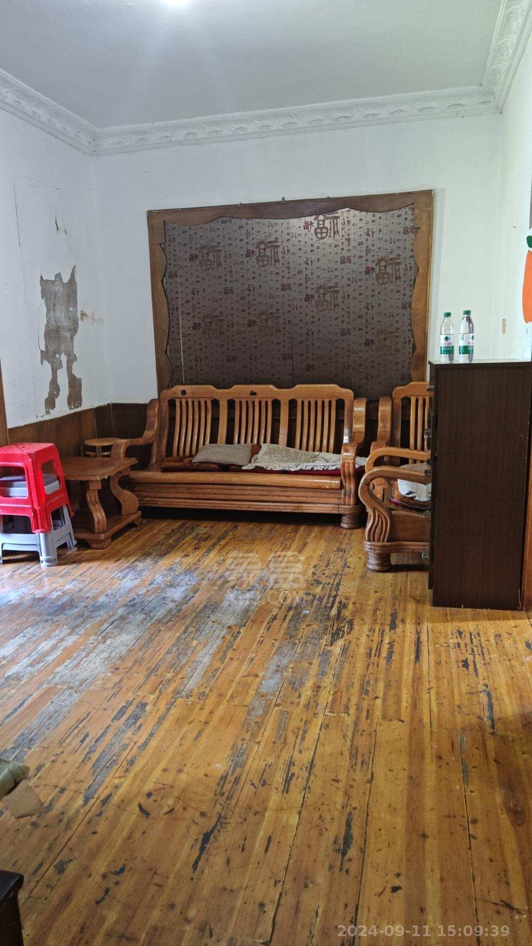 新苑小区红旗中路44号  2室1厅1卫   700.00元/月室内图