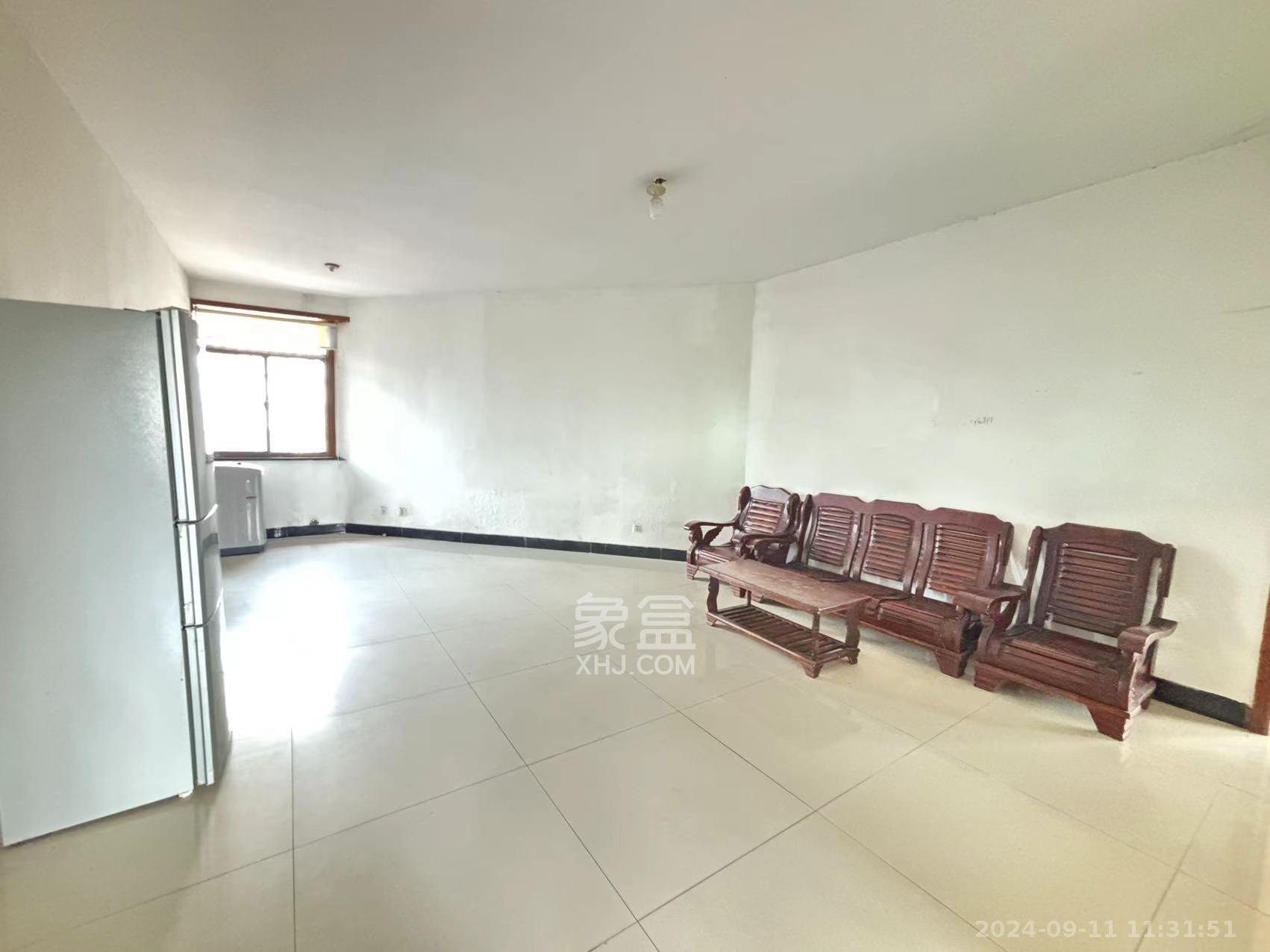 城东安置区（星城社区）  3室1厅2卫   1200.00元/月
