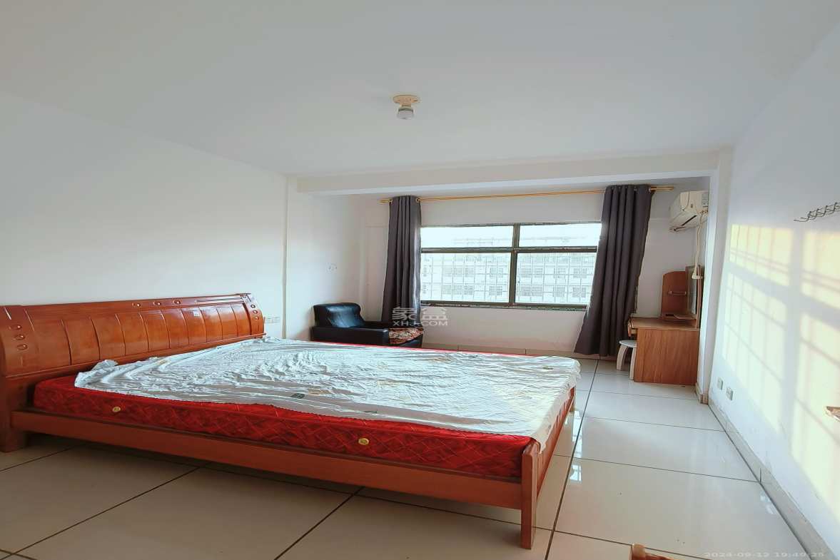 龙塘安置区(龙塘小区) 3室2厅1卫 1400.0元/月 龙塘安置区(龙塘小区) 3室2厅1卫 1400.0元/月室内图