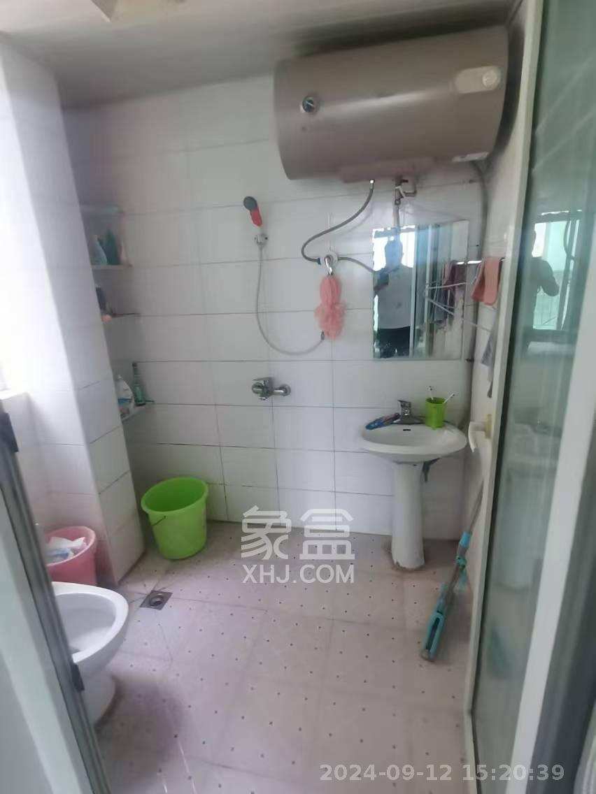 麓谷加州阳光  3室2厅2卫   2400.00元/月室内图