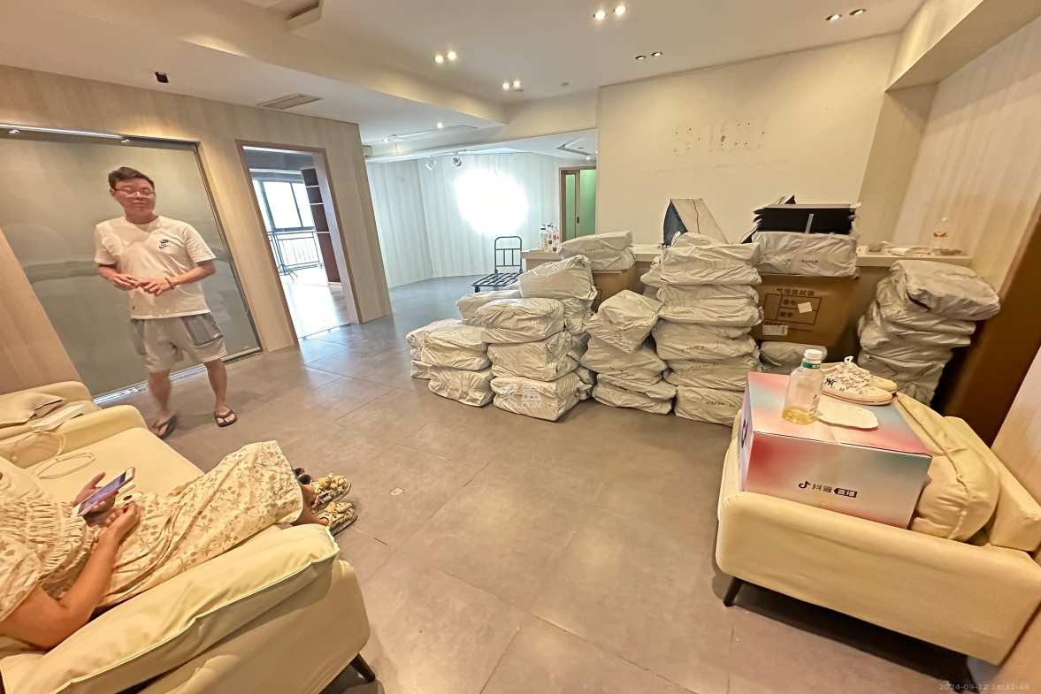 上城金都  5室2厅3卫   12000.00元/月室内图1