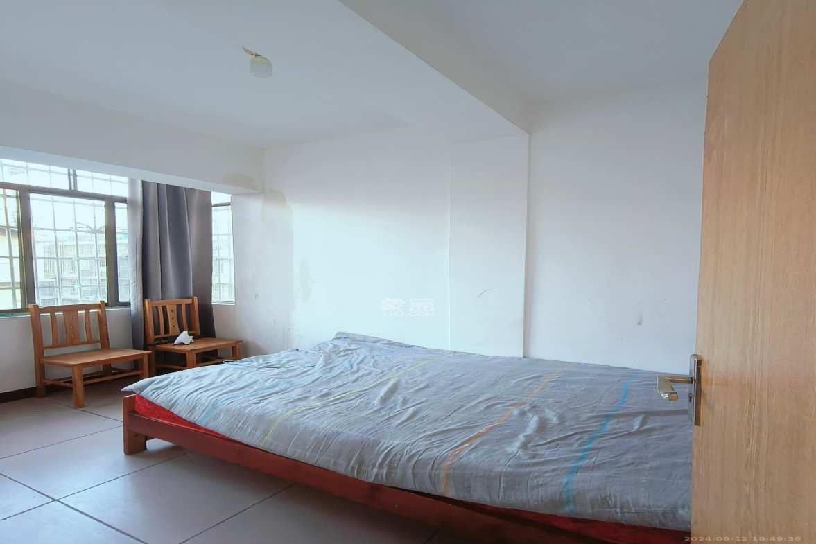 龙塘安置区(龙塘小区) 3室2厅1卫 1400.0元/月 龙塘安置区(龙塘小区) 3室2厅1卫 1400.0元/月室内图