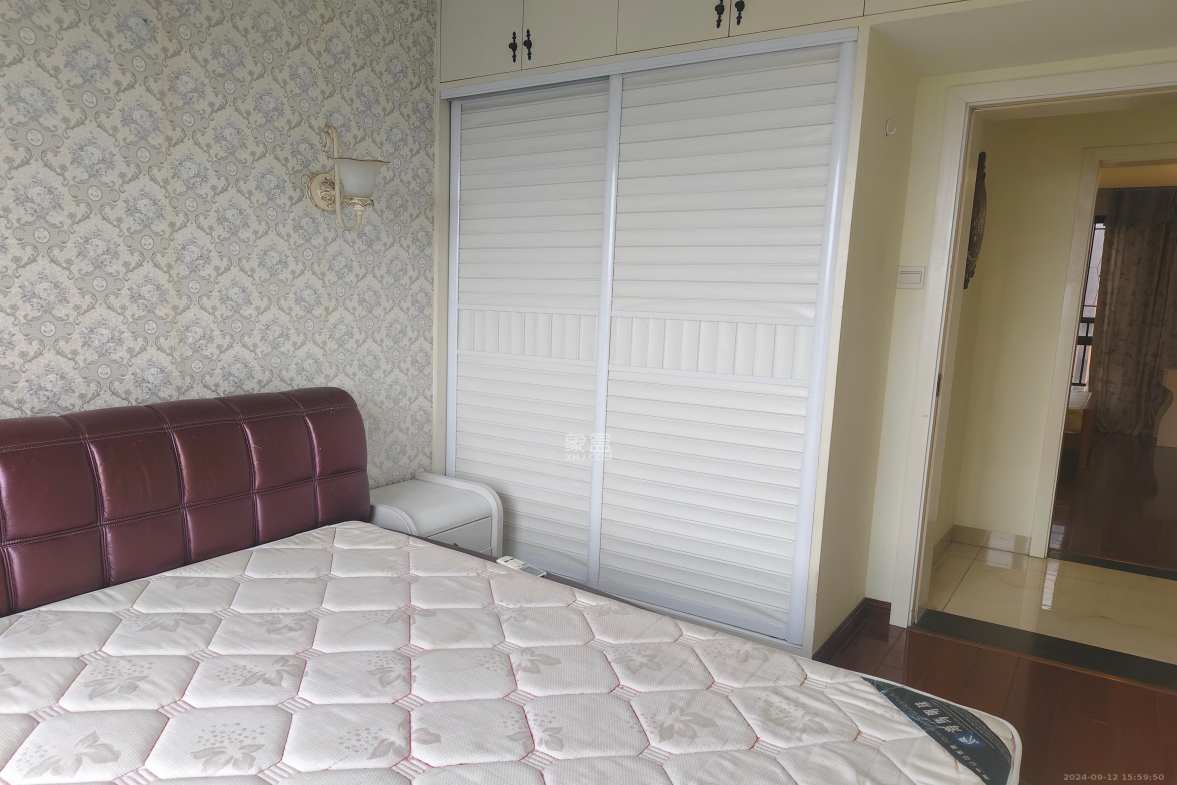 翡翠云天  1室1厅1卫    1900.0元/月室内图