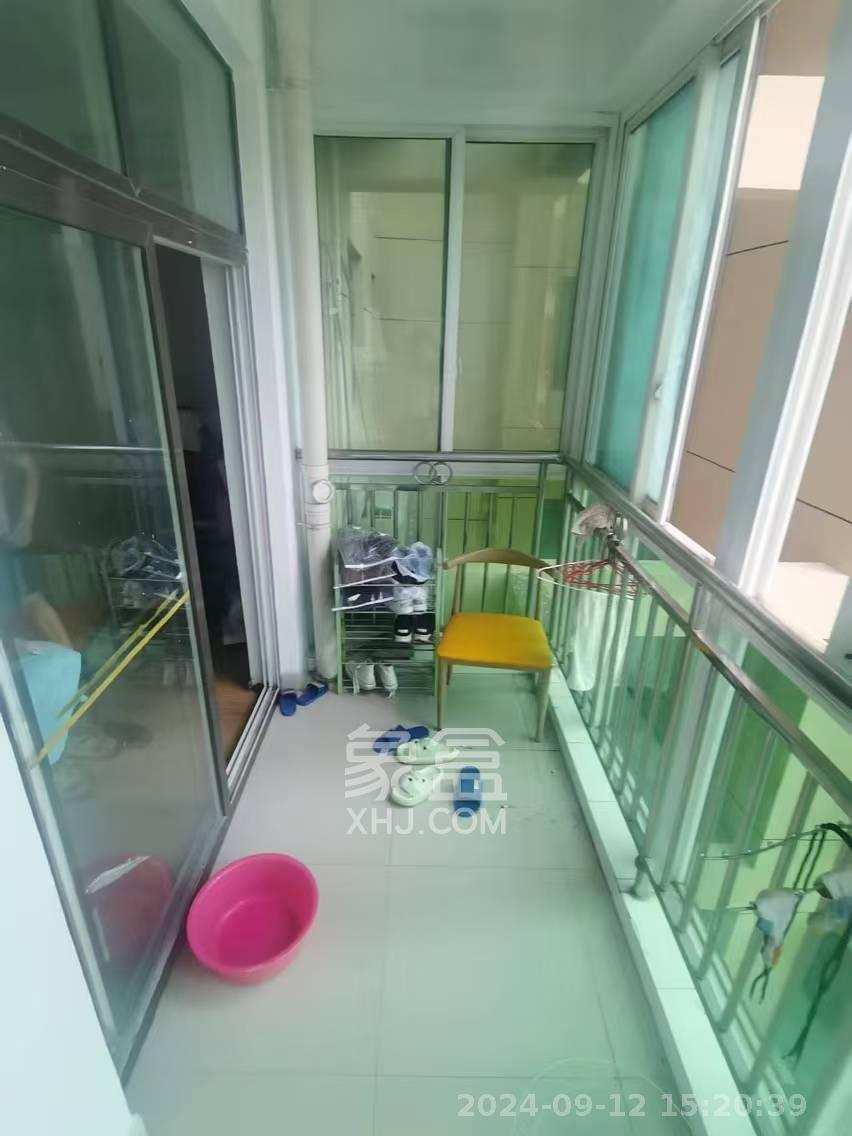 麓谷加州阳光  3室2厅2卫   2400.00元/月室内图