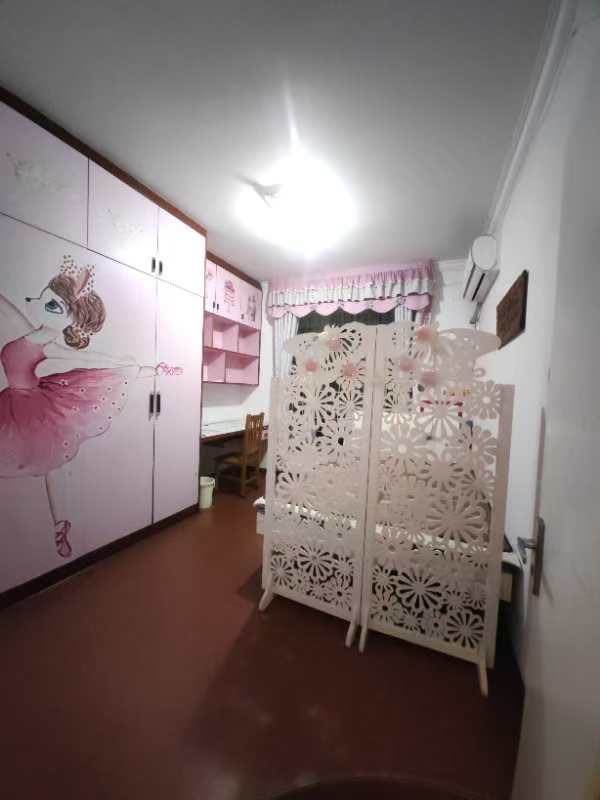 安厦鑫苑  3室2厅2卫   83.80万客厅
