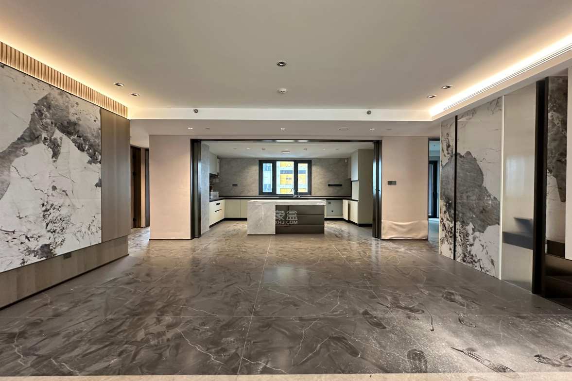 长沙悦府(华润万象城)  4室2厅3卫    13000.0元/月 长沙悦府(华润万象城)  4室2厅3卫    13000.0元/月室内图