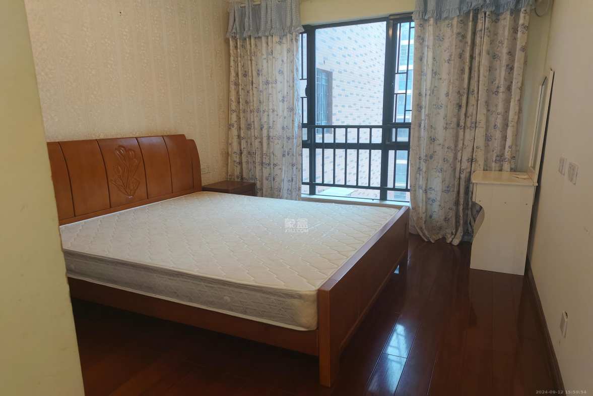 翡翠云天  1室1厅1卫    1900.0元/月室内图