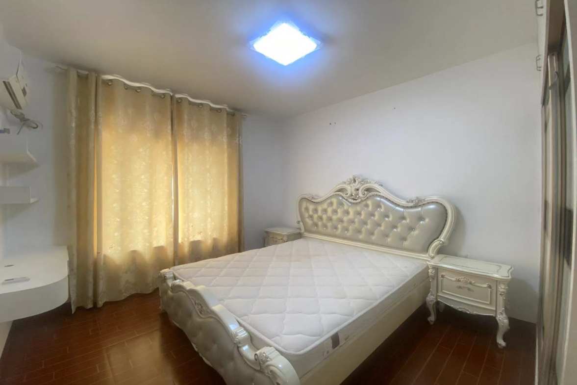 名仕华府  3室2厅2卫   2200.00元/月室内图