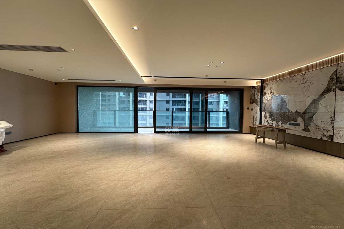 长沙悦府（华润万象城）  4室2厅3卫    13000.0元/月室内图1