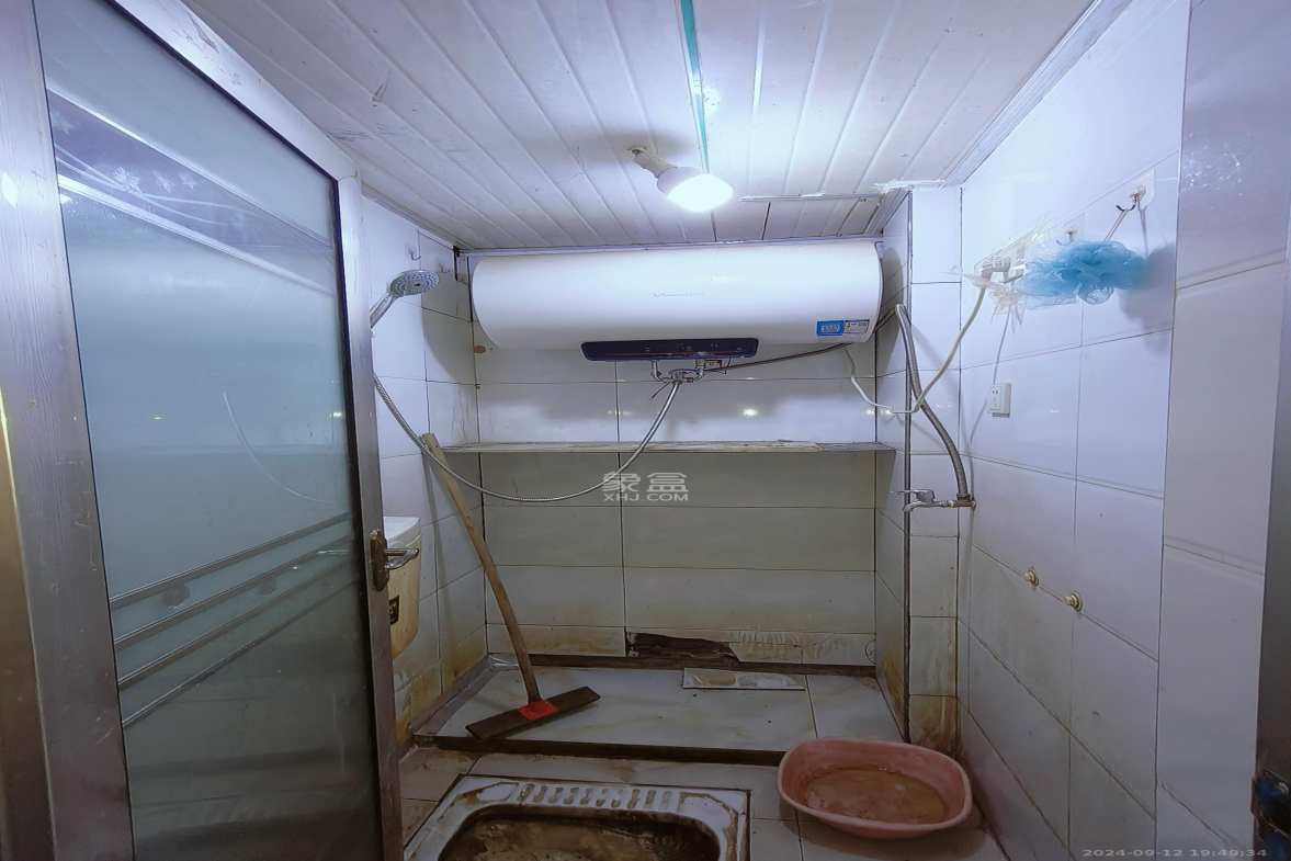 龙塘安置区(龙塘小区) 3室2厅1卫 1400.0元/月 龙塘安置区(龙塘小区) 3室2厅1卫 1400.0元/月室内图