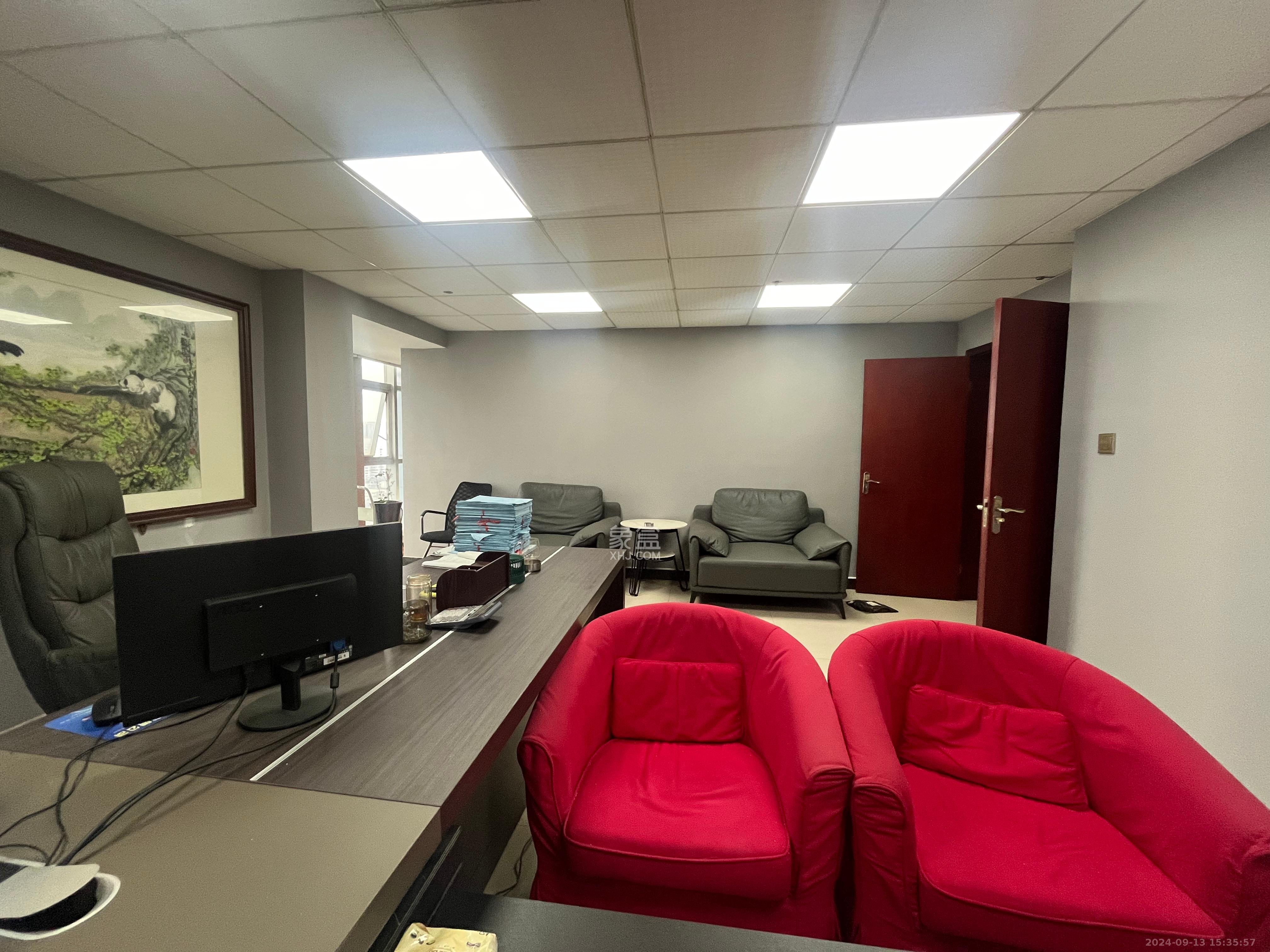 东方芙蓉   300.0㎡      12000.0元/月室内图