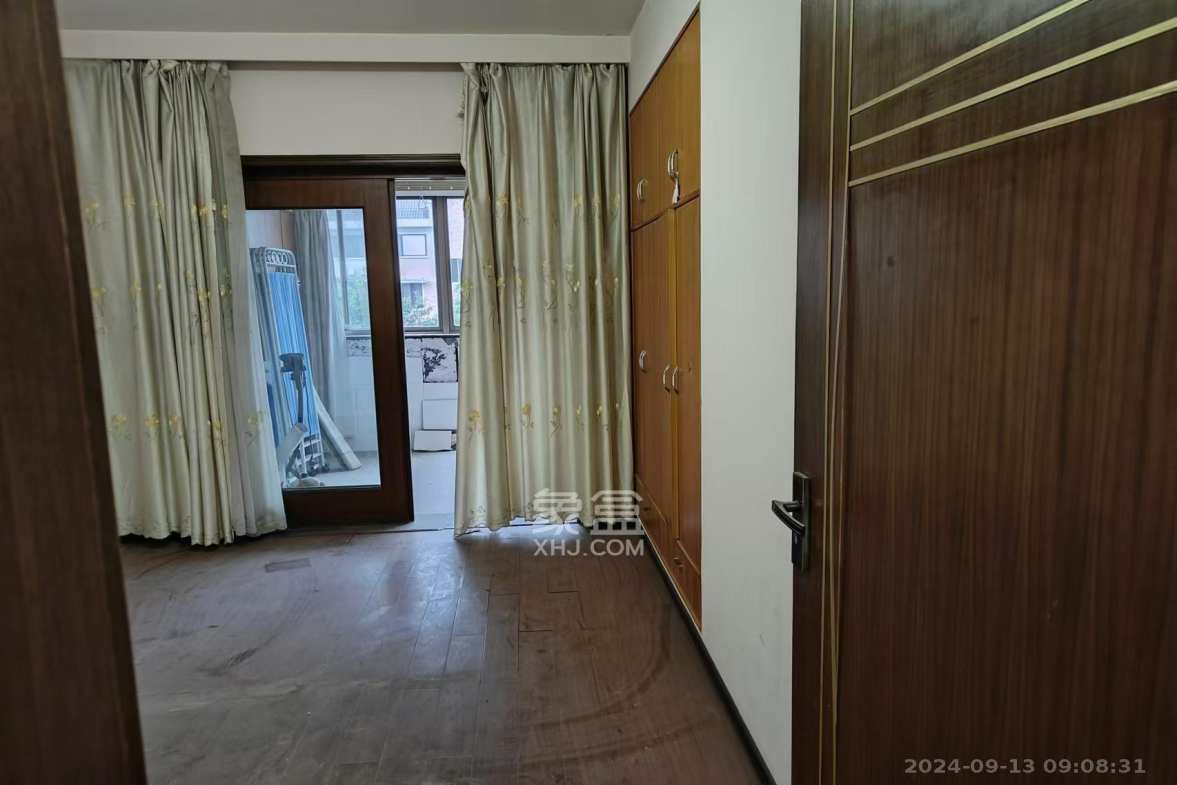 芙蓉公寓 4室2厅1卫 2800.0元/月 芙蓉公寓 4室2厅1卫 2800.0元/月室内图