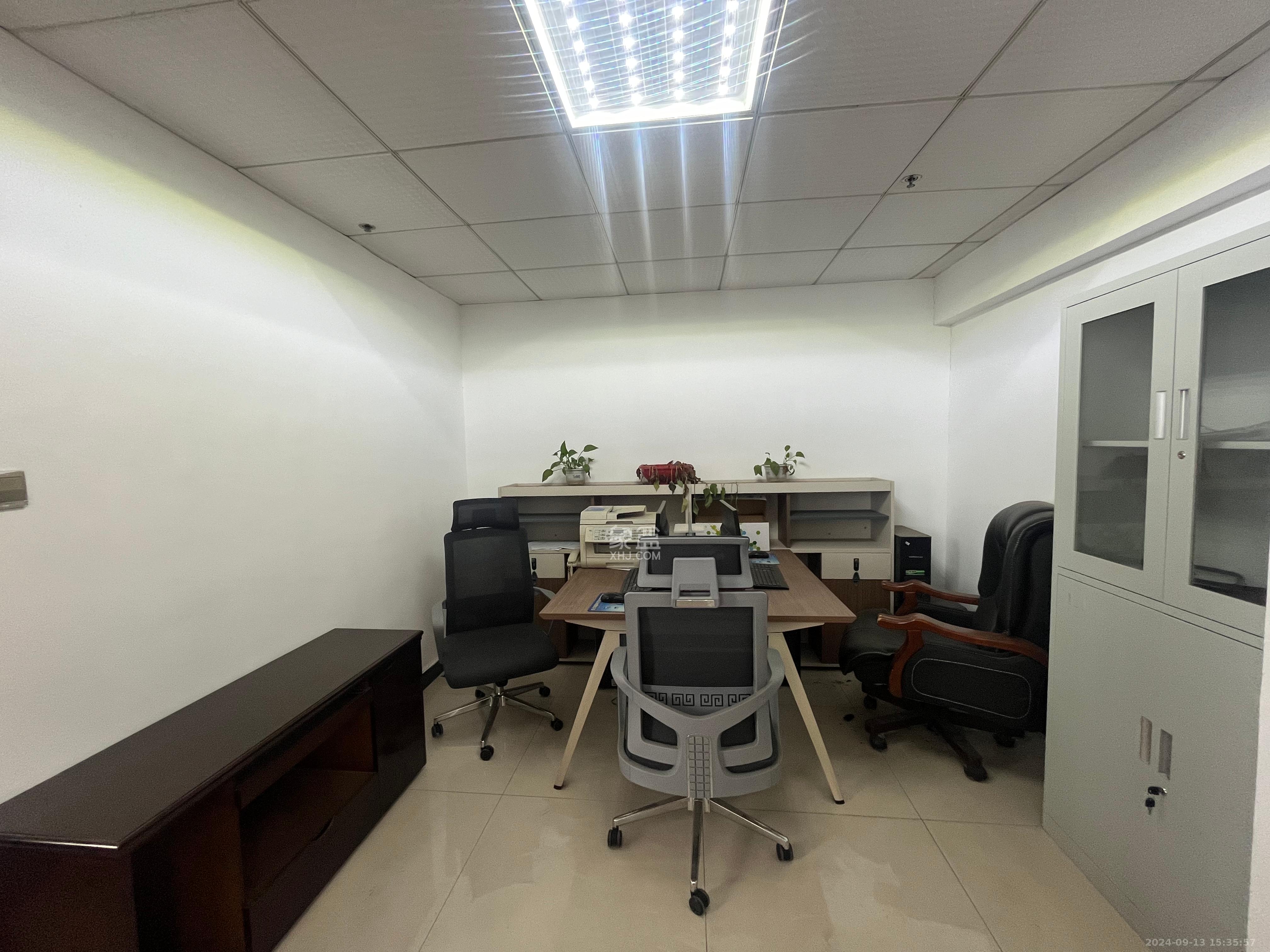 东方芙蓉   300.0㎡      12000.0元/月室内图