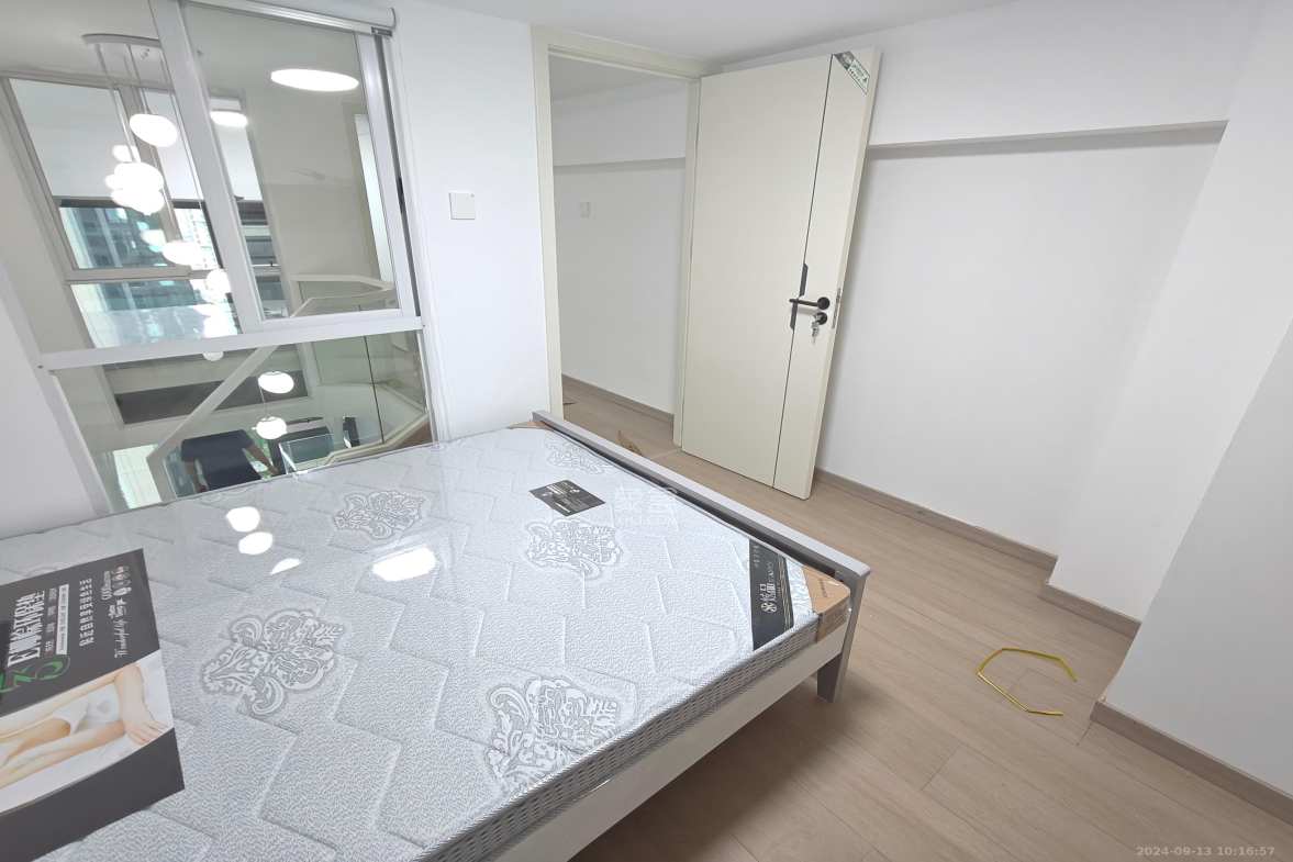 绿地V岛  2室1厅1卫   2500.00元/月室内图