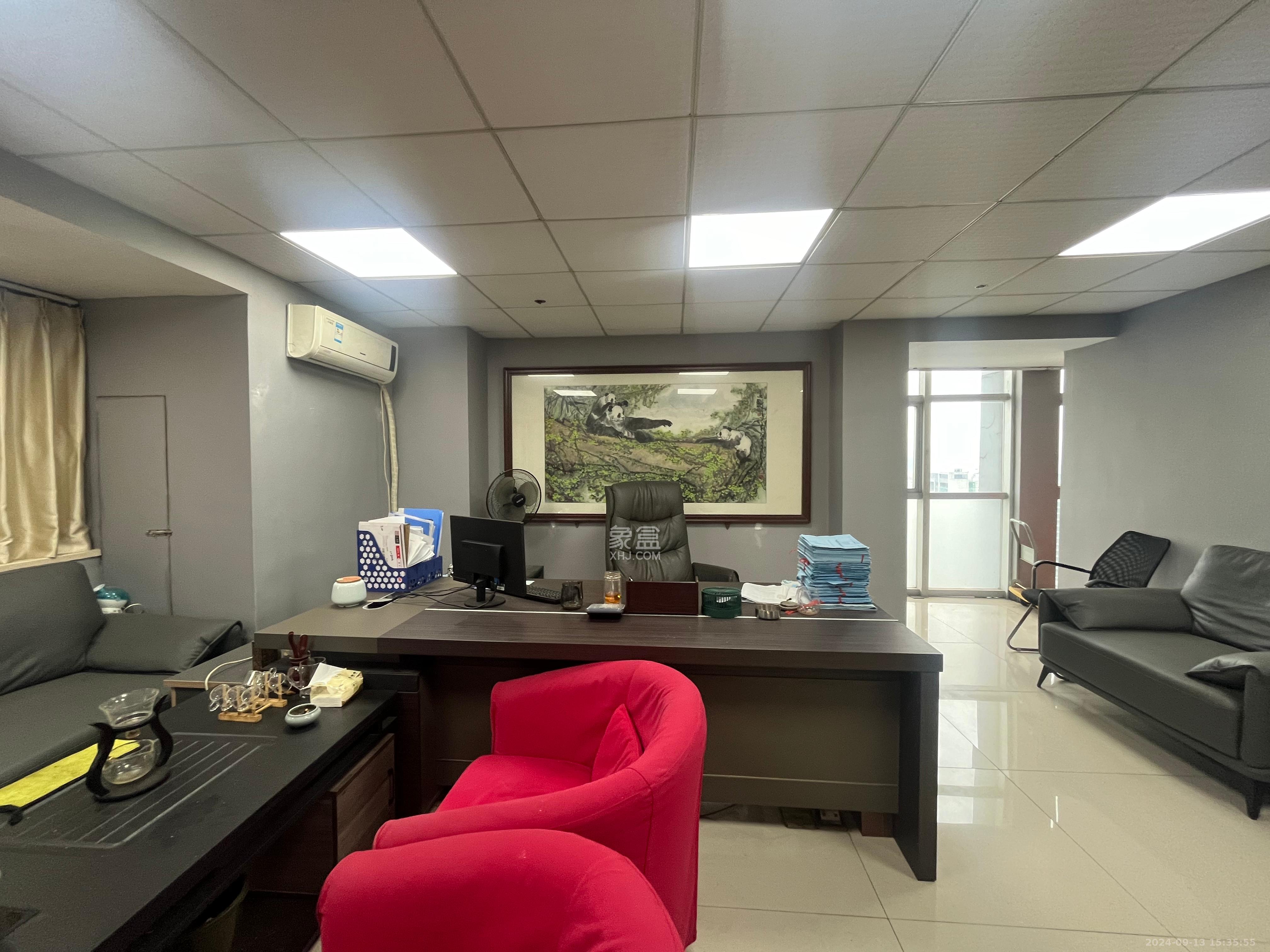 东方芙蓉   300.0㎡      12000.0元/月