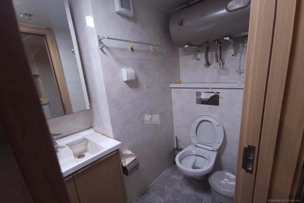 卓越浅水湾  1室1厅1卫   1800.00元/月室内图
