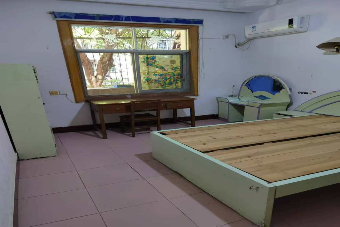 一中附小校内单位房  3室1厅1卫    1000.0元/月室内图