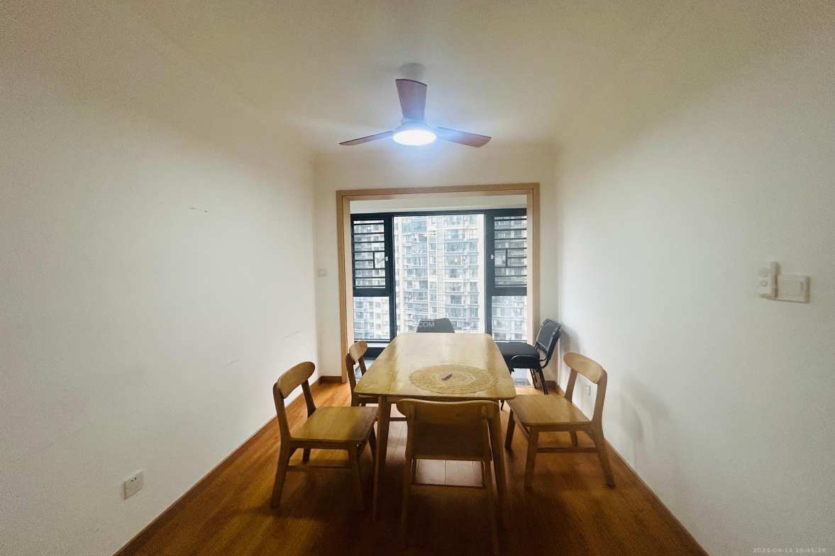 中建悦和城  3室2厅2卫    3200.0元/月室内图