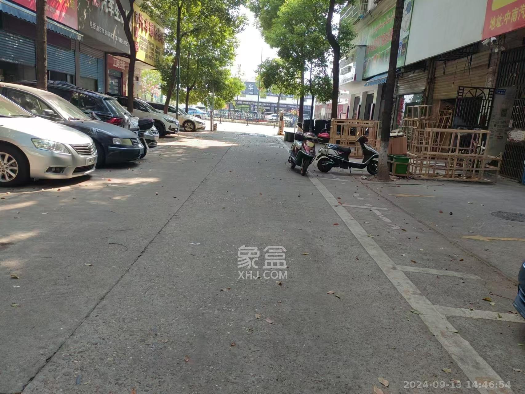 中南汽车世界   22.0㎡      1500.0元/月室内图