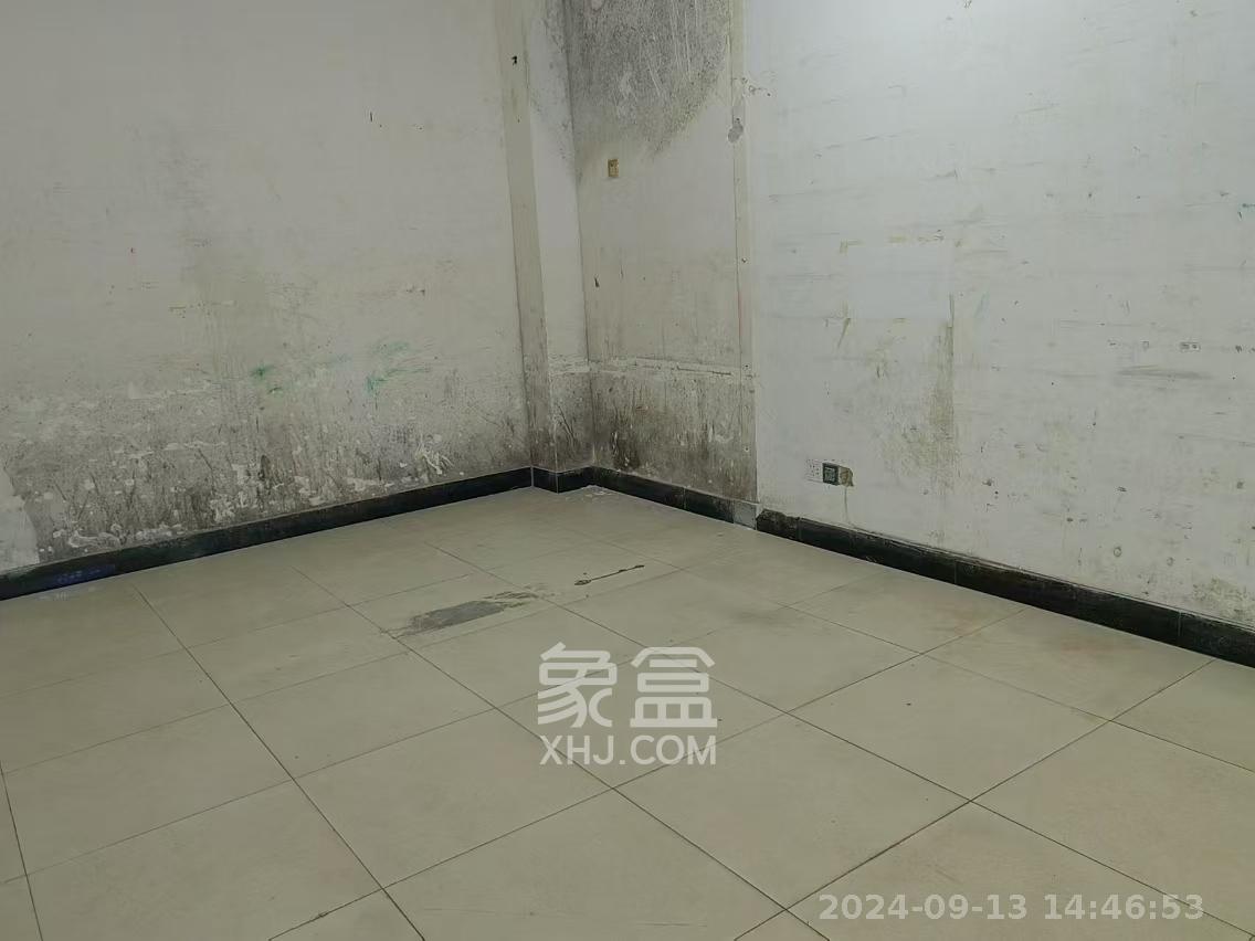 中南汽车世界   22.0㎡      1500.0元/月室内图