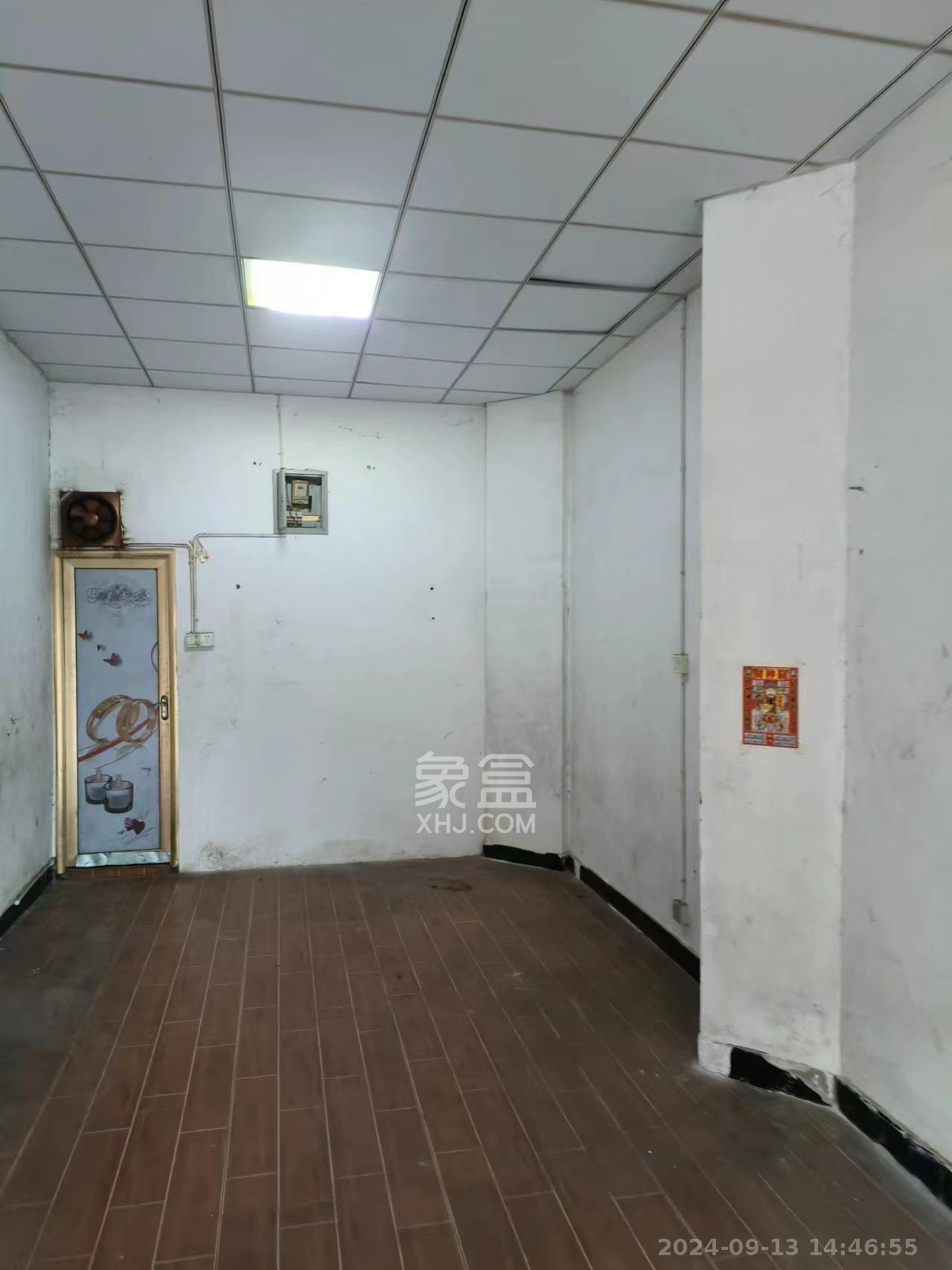 中南汽车世界   22.0㎡      1500.0元/月室内图