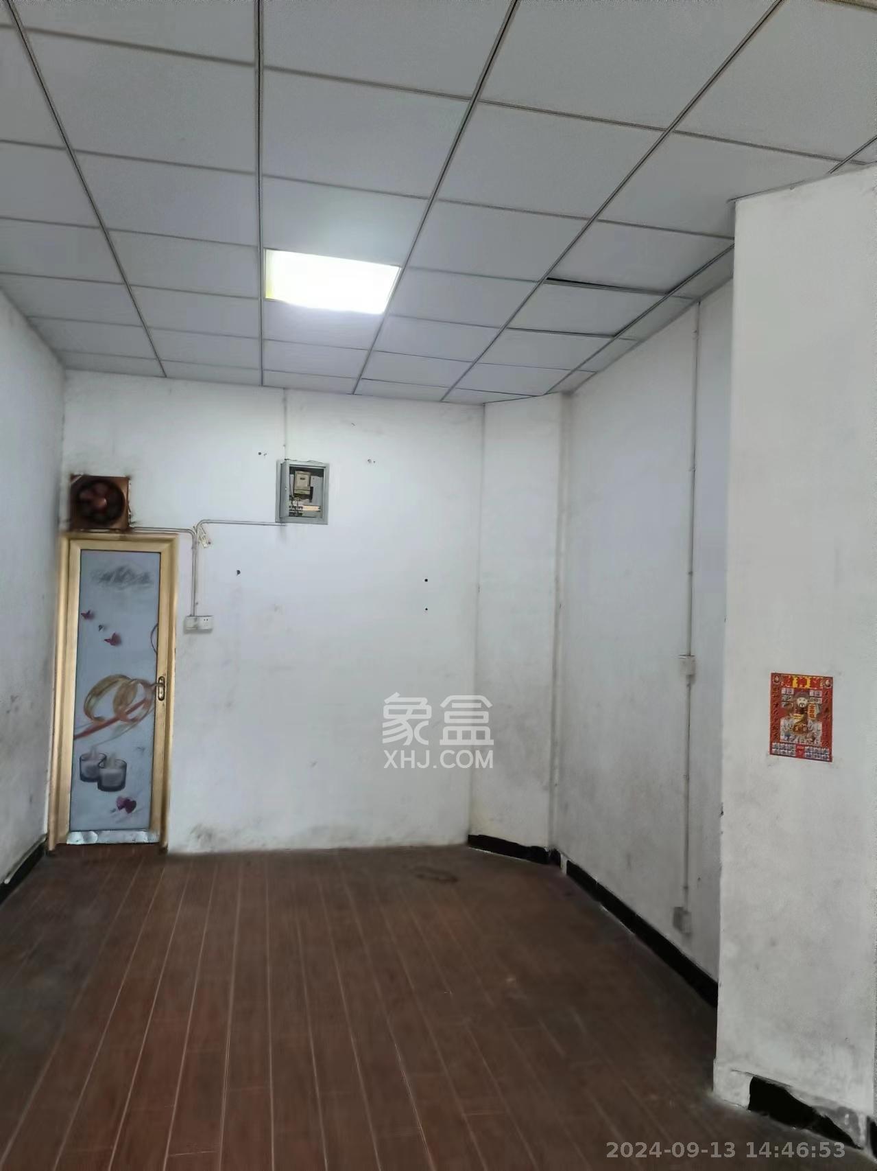 中南汽车世界   22.0㎡      1500.0元/月室内图