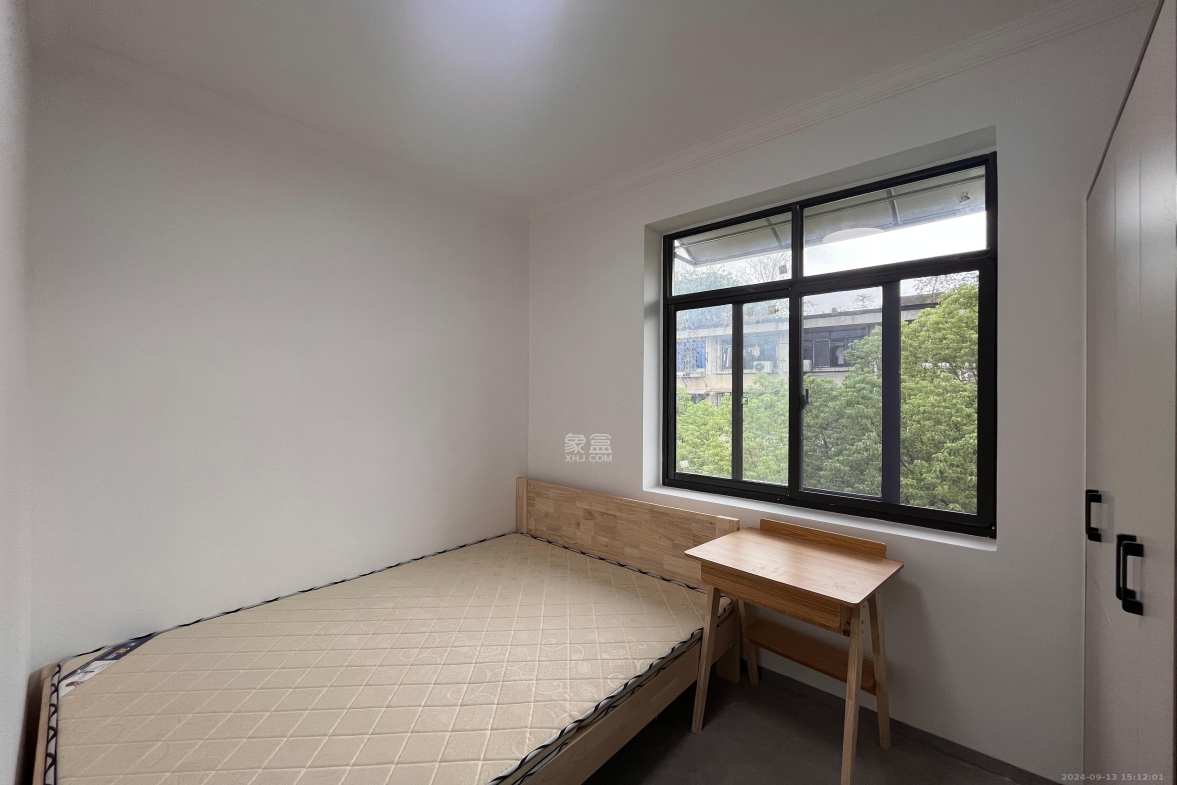 邮电新村  4室1厅2卫   2500.00元/月室内图